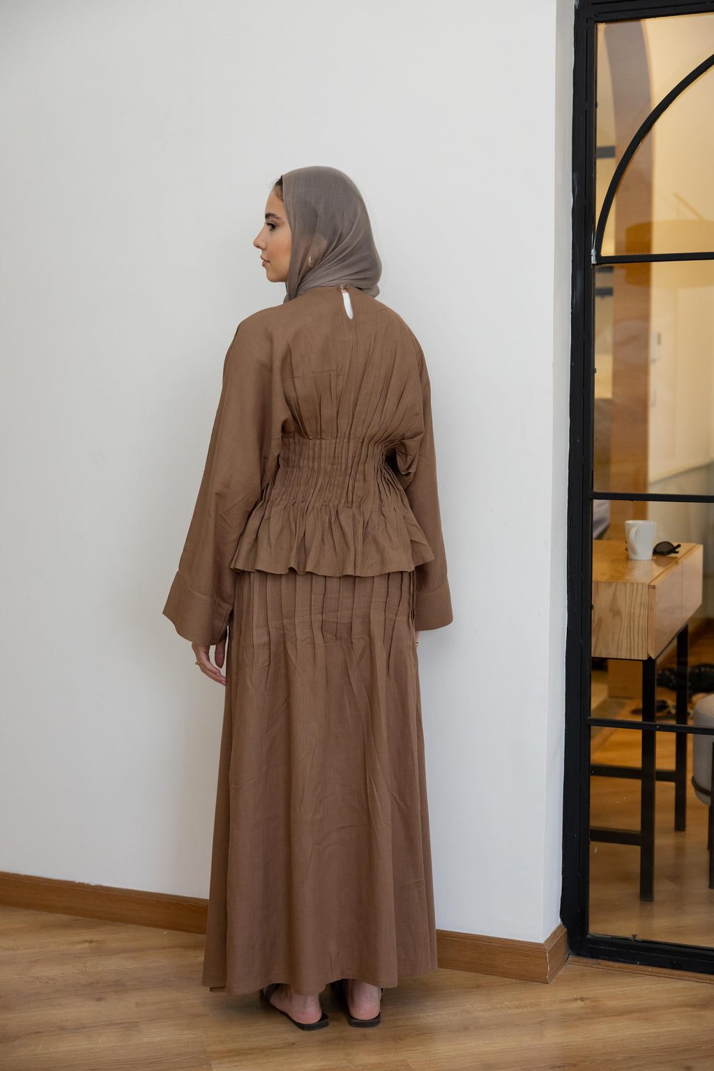 Pleated linen set in camel