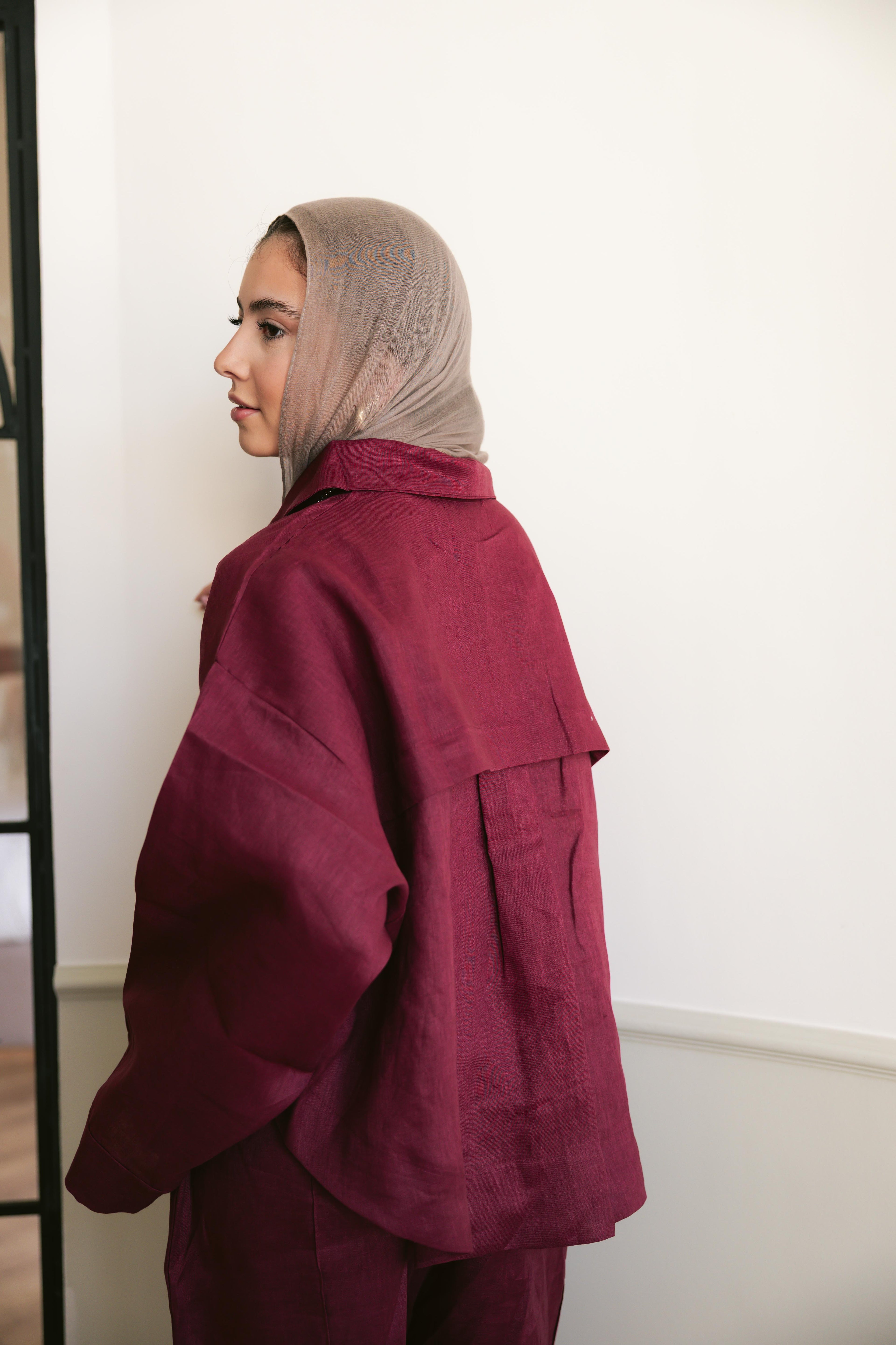 PURE LINEN chemise in burgundy.
