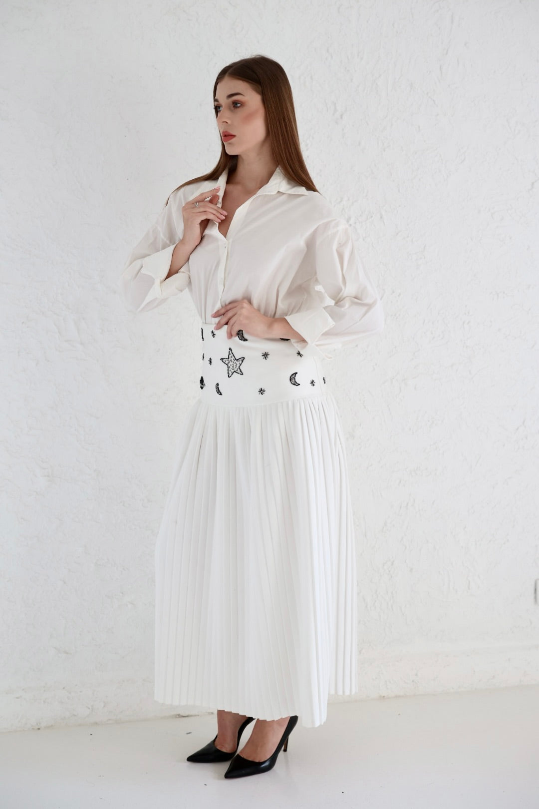 LUNA in white