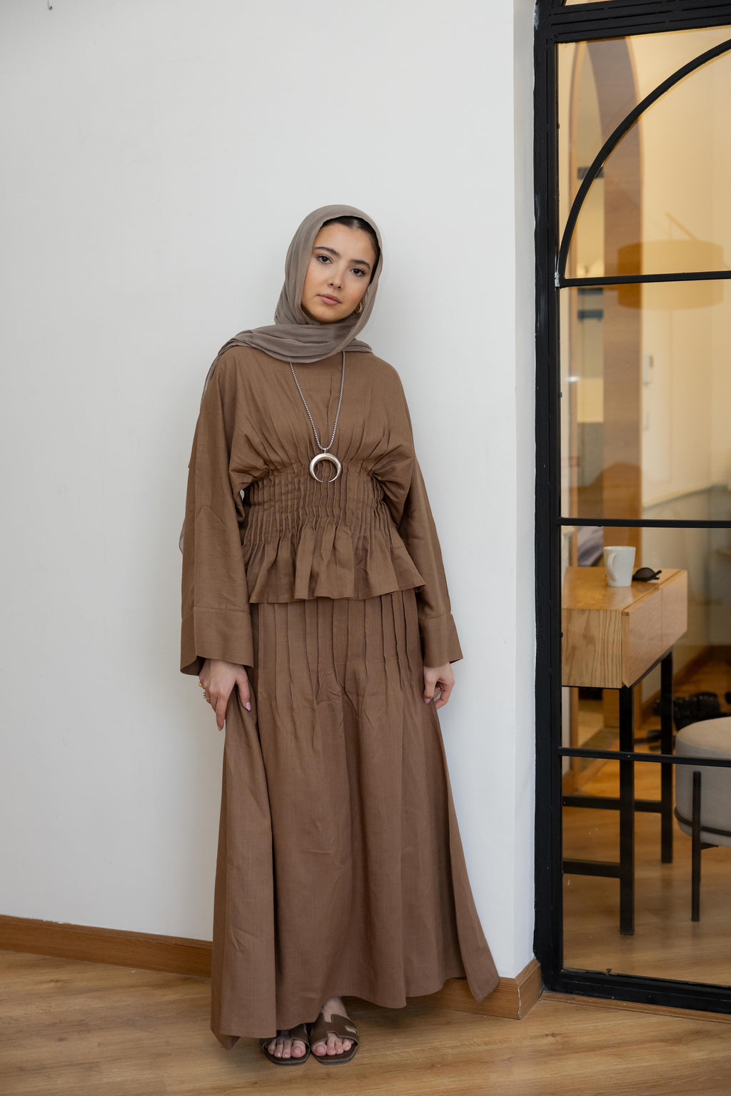 Pleated linen set in camel