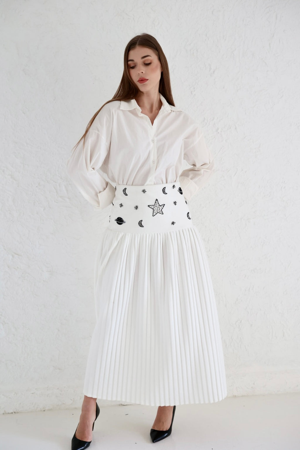 LUNA in white