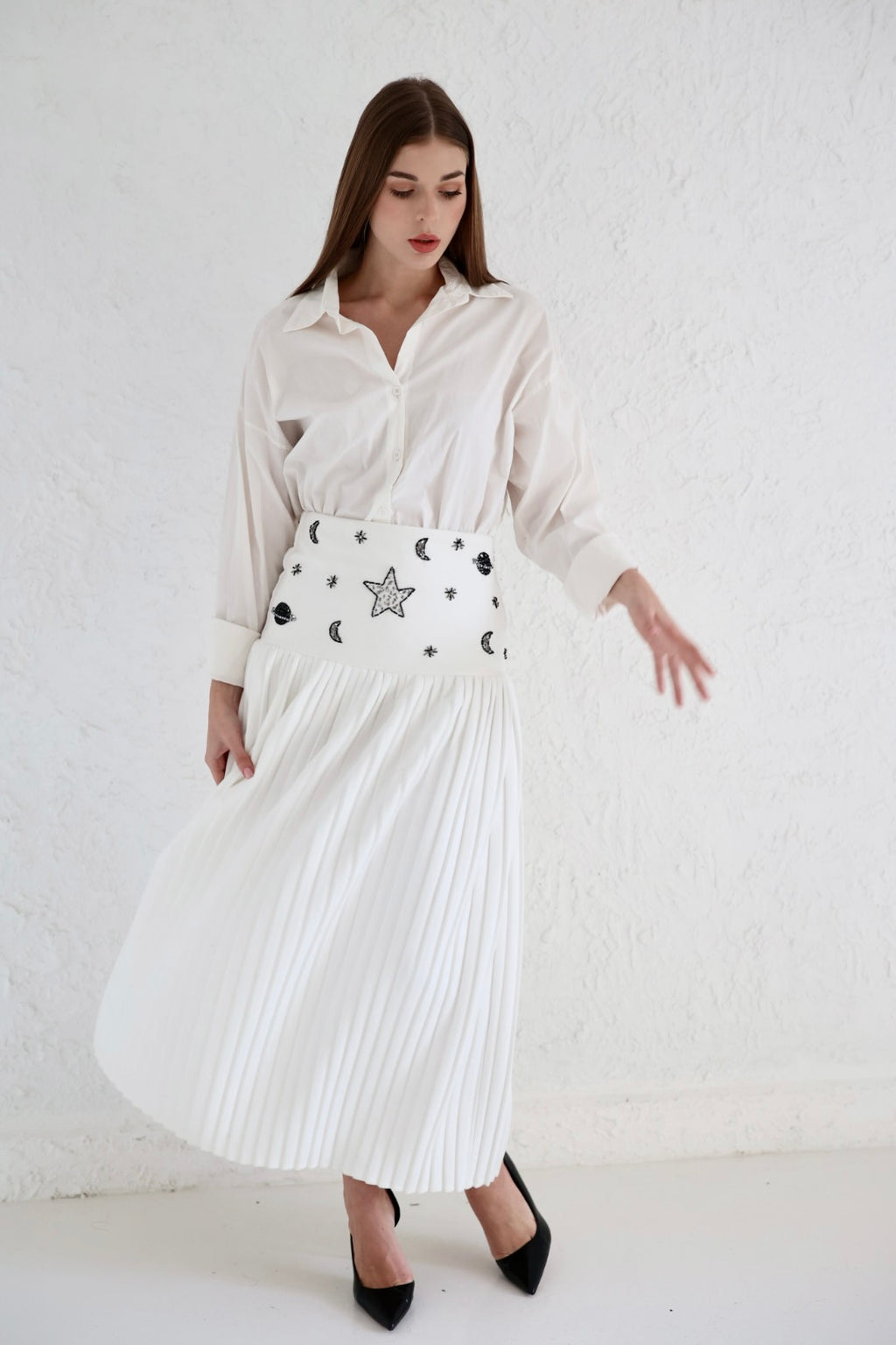 LUNA in white