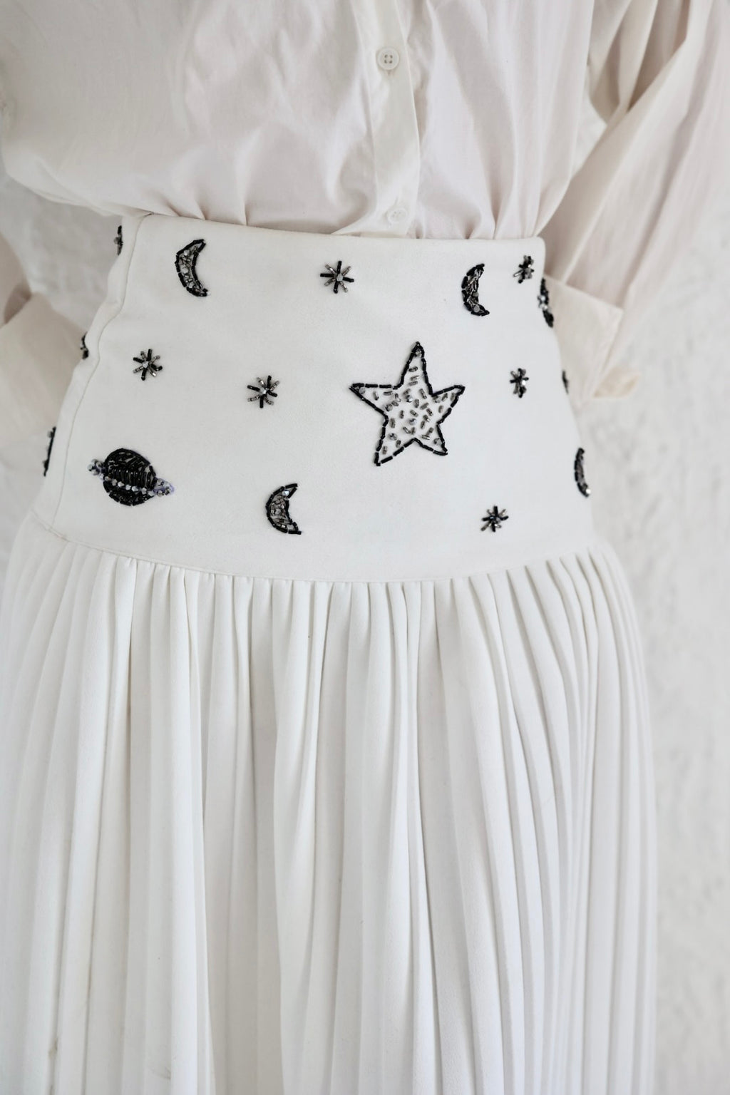 LUNA in white