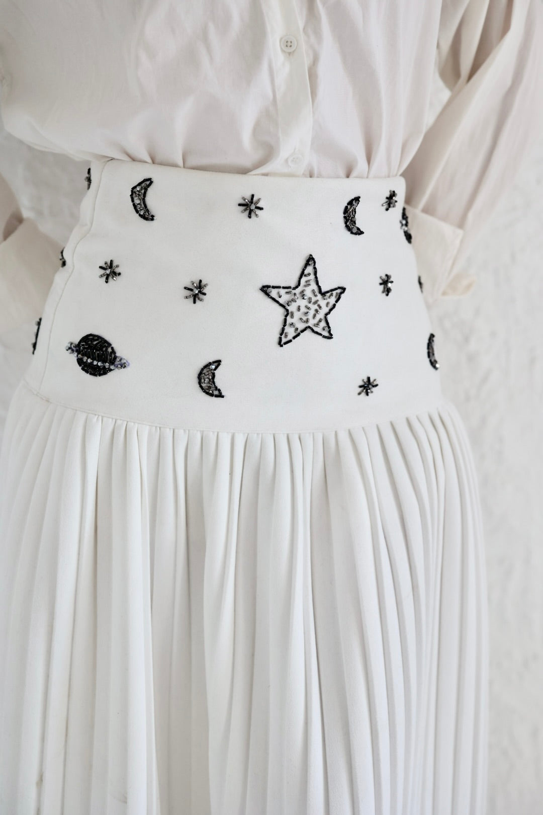 LUNA in white