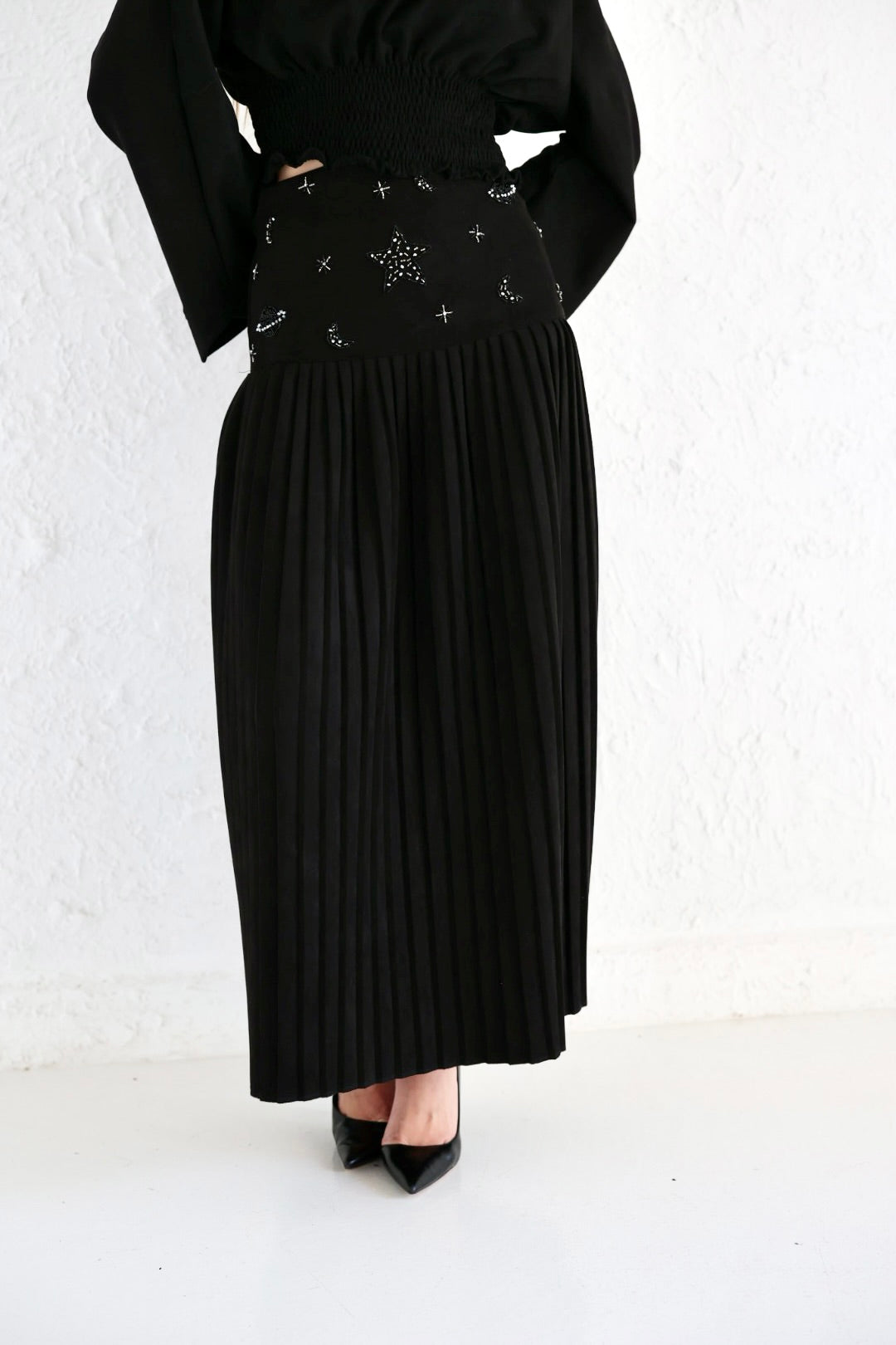 LUNA in black