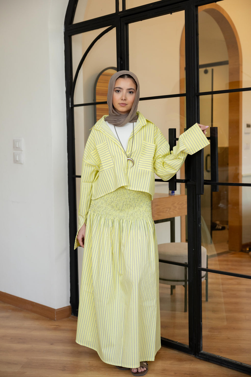Luna set in yellow.