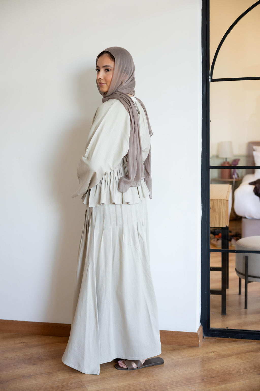 Pleated linen set in beige