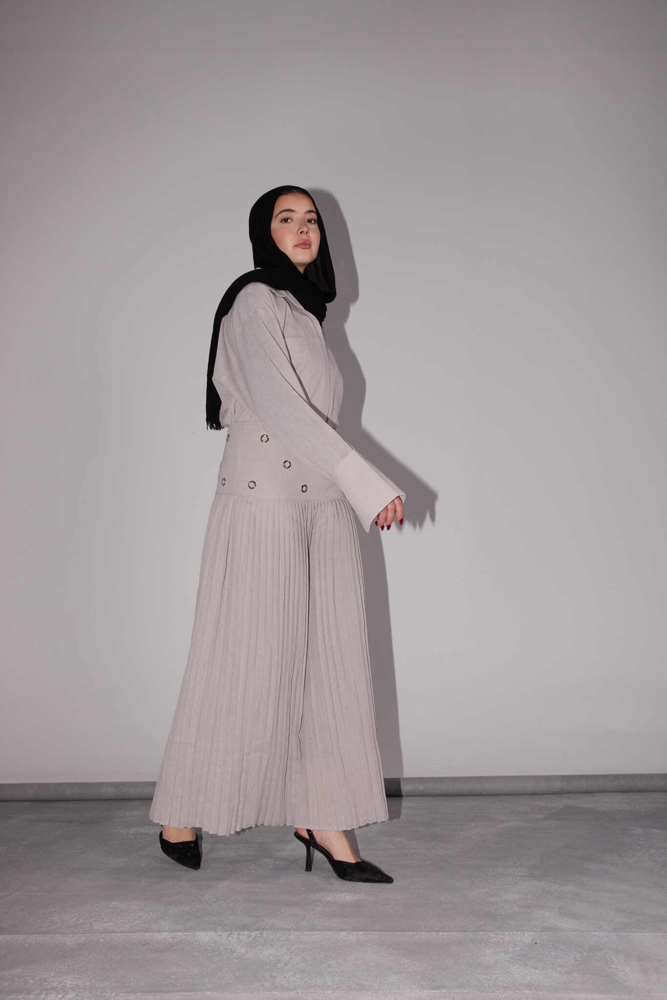 Leila - Gray